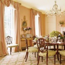 Фото классические шторы в большую гостиную. Марио Буатта (Mario Buatta)