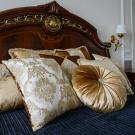 Фото декоративные подушечки в классическую спальню 2015