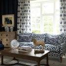 Фото Шторы для небольшой гостиной от Designers Guild.