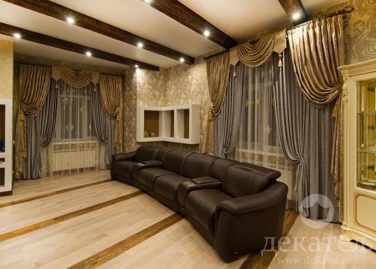 Классические шторы в гостиную маленького замка фото
