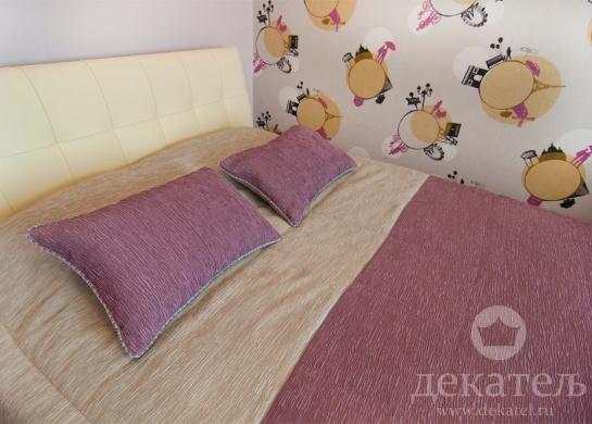 Покрывало и декоративные подушки в девичью детскую фото