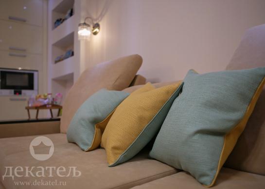 Декоративные подушечки в современном интерьере фото