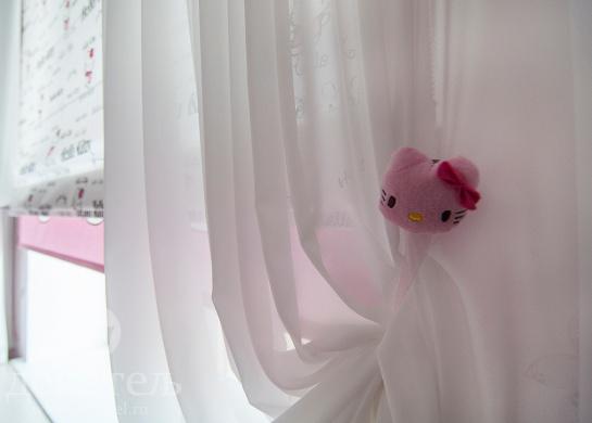 Фото декоративный магнитик Hello Kitty для штор в спальню девочек 