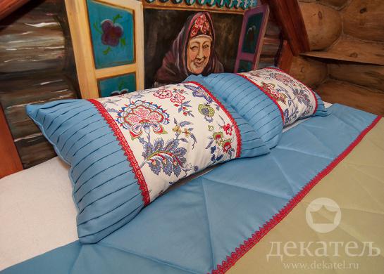 Фото декоративные подушки для номера в стиле русской сказки на Горном Алтае