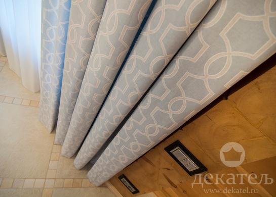 Фото тканей для штор в гостиную деревянного дома в современном стиле