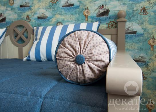 Фото подушек и покрывала для детской в морском стиле 2019